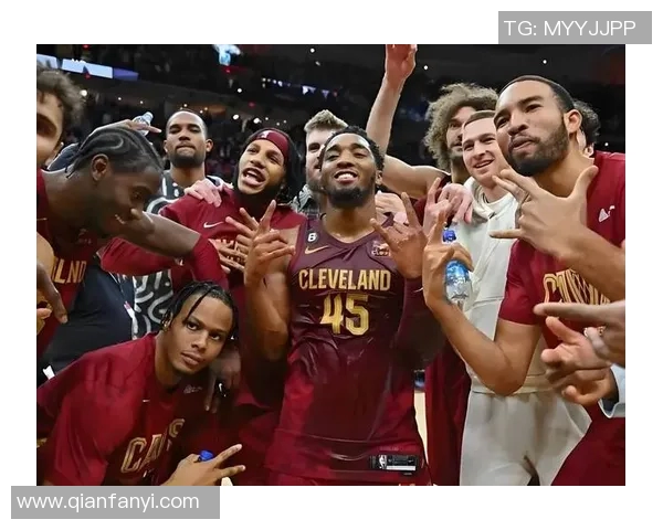 骑士与勇士激战四点整NBA赛场再掀高潮精彩对决不容错过 骑士与勇士激战四点整NBA赛场再掀高潮精彩对决不容错过